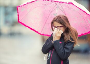 Các bệnh thường gặp vào mùa mưa và cách phòng tránh