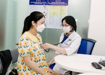 Vì sao phụ nữ mang thai và đang cho con bú nên tiêm phòng vắc xin cúm mùa?