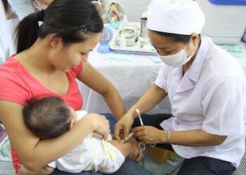 Tiêm vắc xin phòng bệnh sởi cho trẻ ở VHN Care