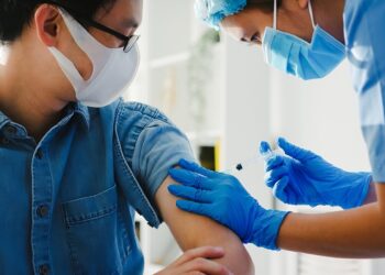 Những loại vắc xin khuyến cáo tiêm chủng cho người trưởng thành